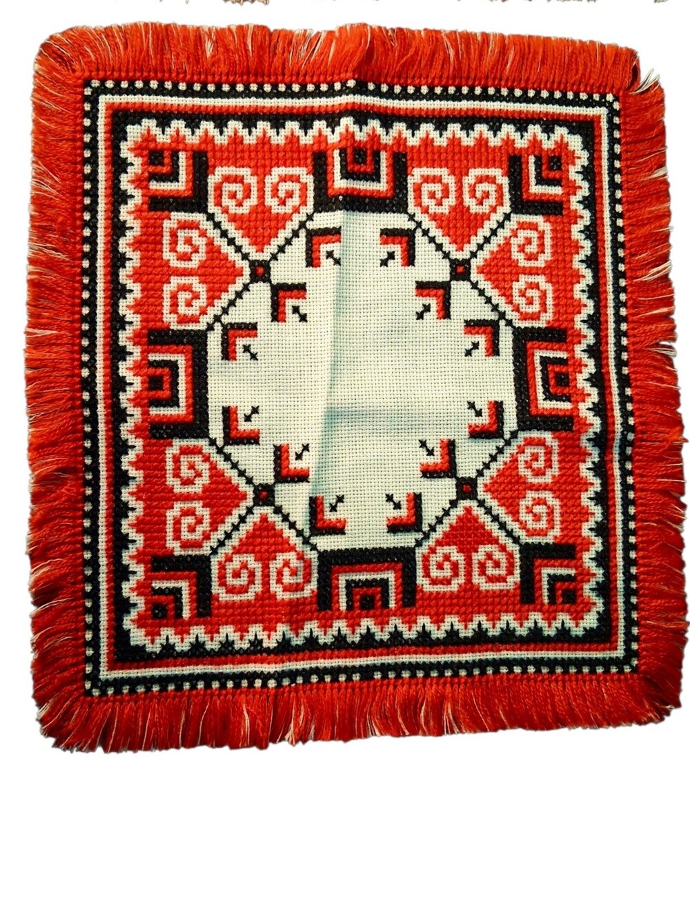 Hand Made Ukrainian Lile Red Patterned Square Accent Mat  3001